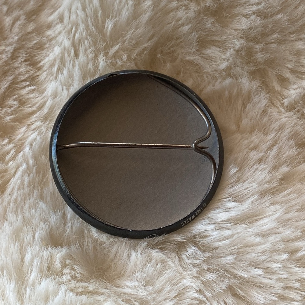 MTV Pin - Picture 3 of 5